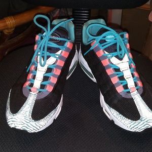 Mens 8.5 or womens 10